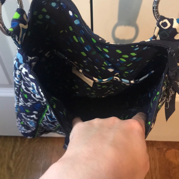 Vera Bradley Crossbody. Like new!! - Picture 12 of 14
